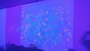DJ Blacklight Party Glow Wall